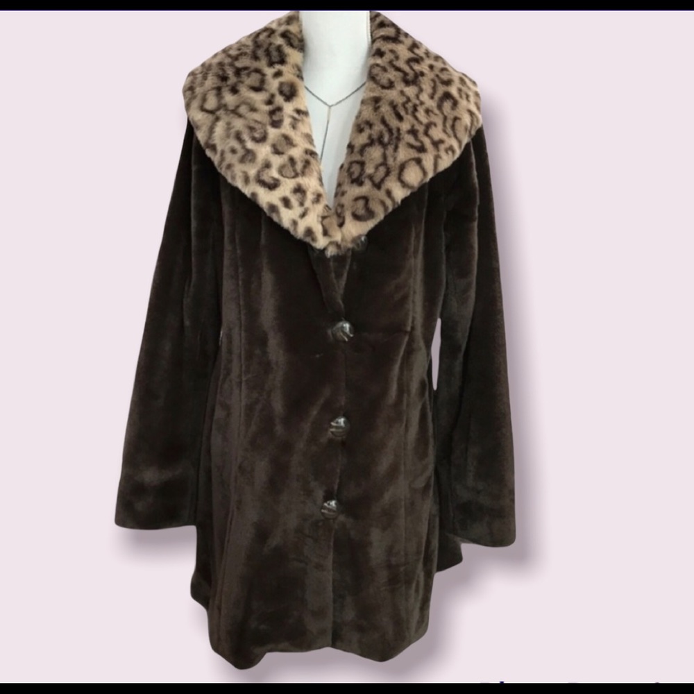 Gorgeous Dennis by Dennis Basso Gold Coat 🤎